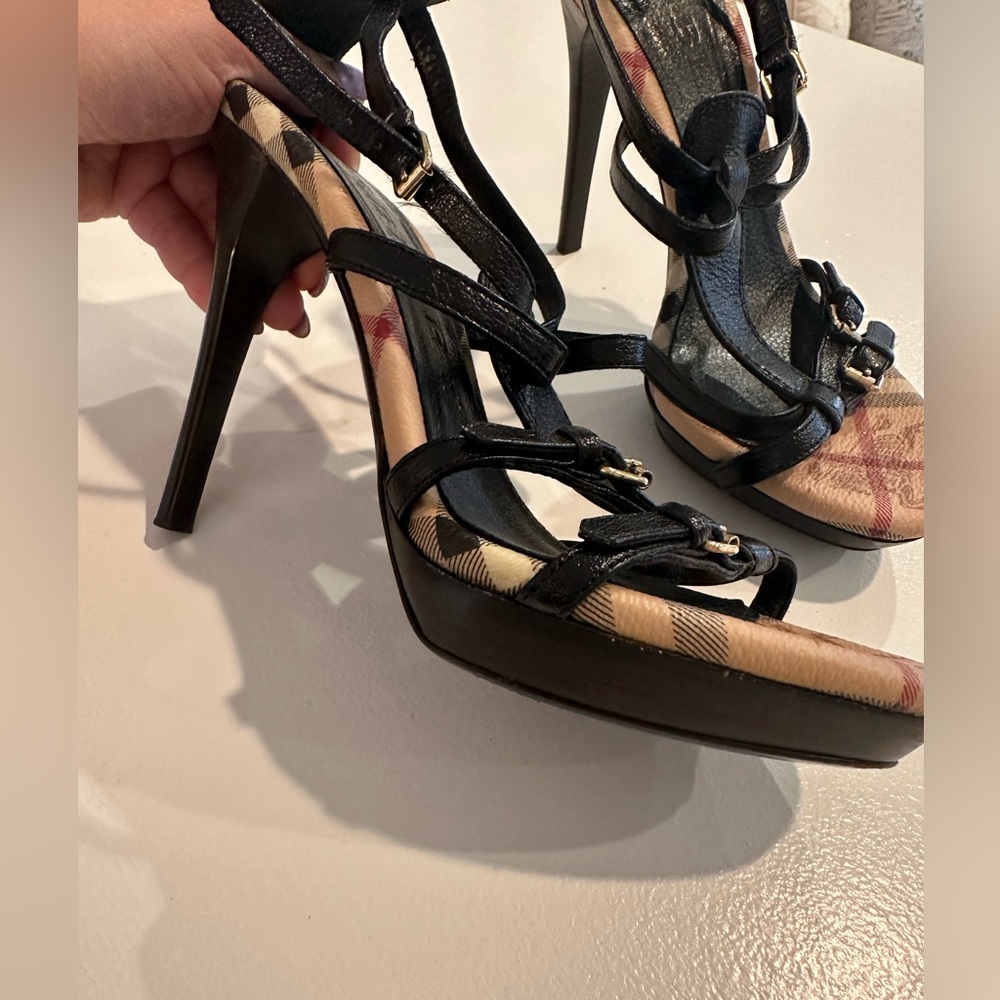 Burberry black lether T_bar ankle strap heels sandals - Picture 8 of 10